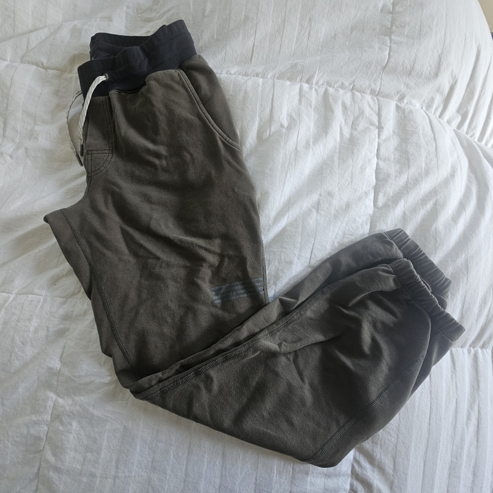 Vuori Performance Cotton Blend Joggers In Green, Size Small